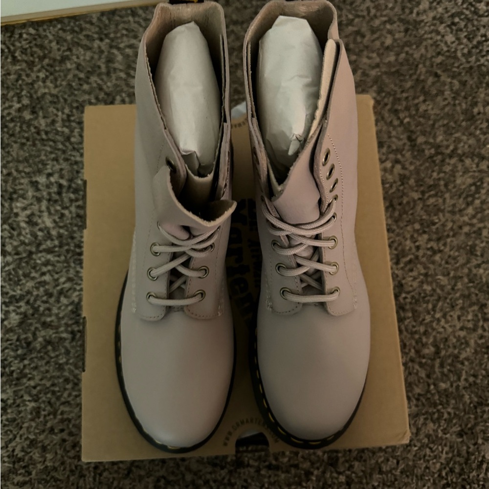 Dr. Martens 1460 Pascal Vintage Taupe Leather Lace Up Boots NIB Size Women’s 10 - Picture 5 of 6